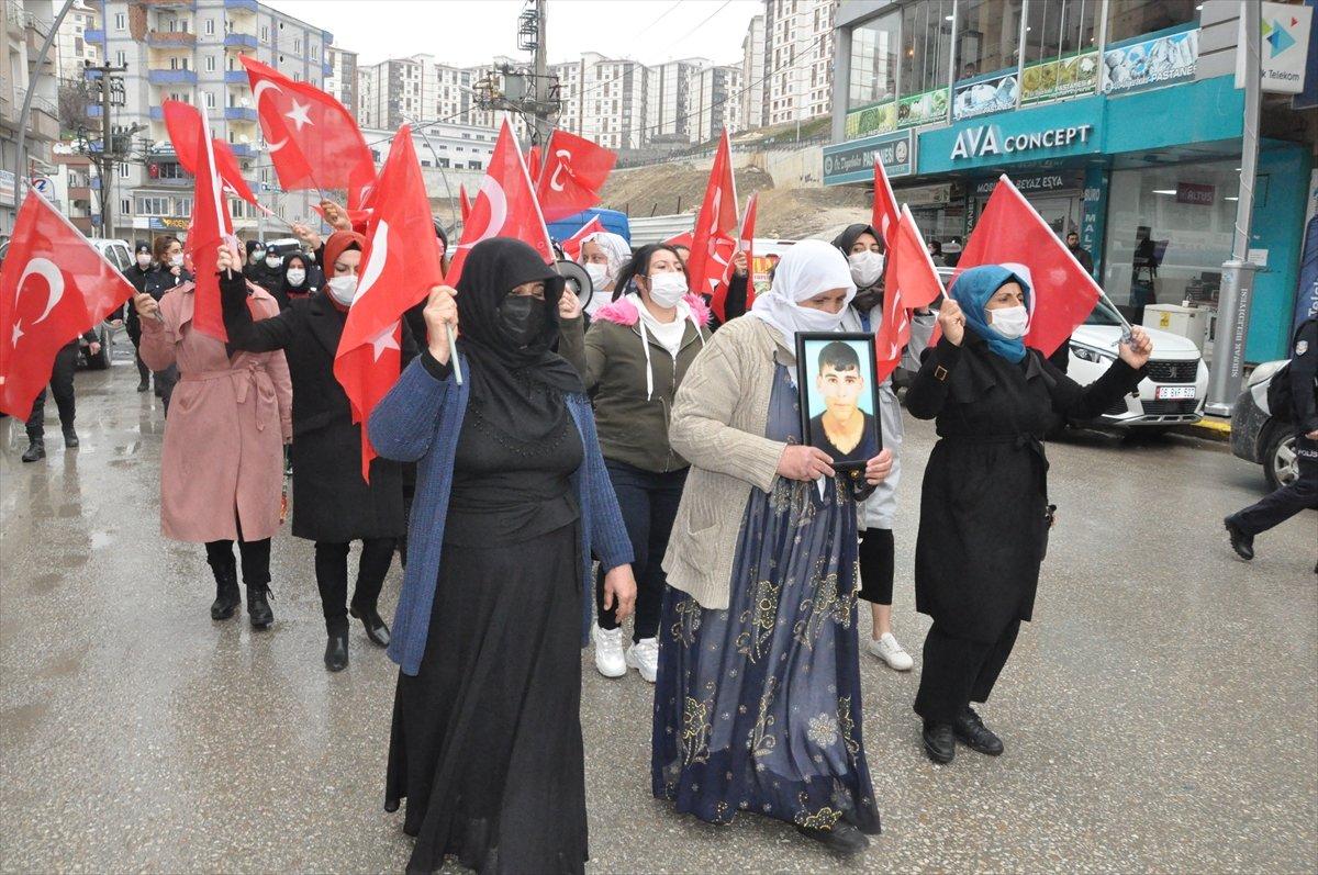 Şırnak'ta terör mağduru ailelerden HDP İl Başkanlığı önünde eylem