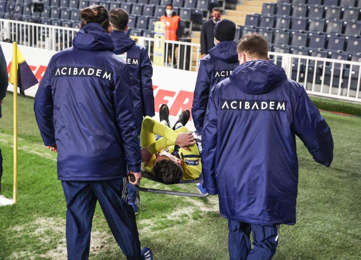 Mesut Özil en az 1 ay sahalardan uzak