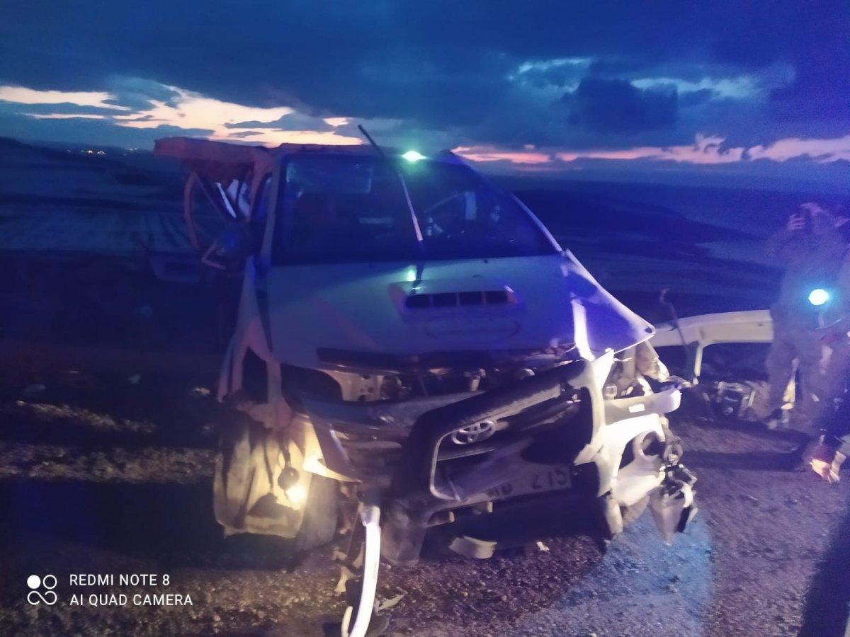 Van’da kamyonet takla attı, şoför içinde sıkıştı