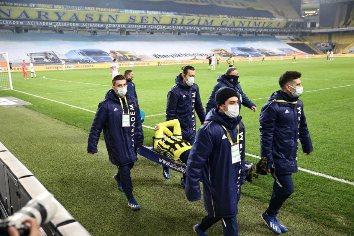 Mesut Özil en az 1 ay sahalardan uzak