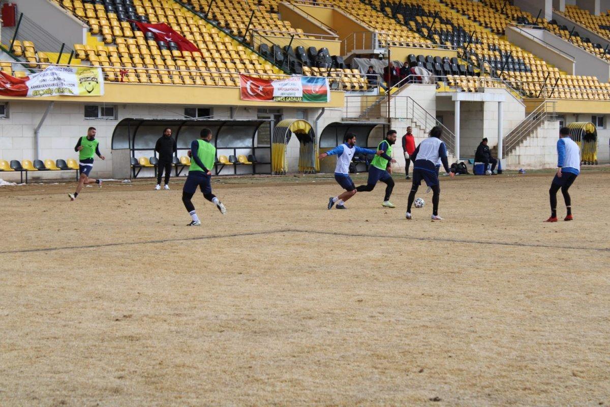 Bayburt'un stadının zemini futbolseverleri şaşırttı