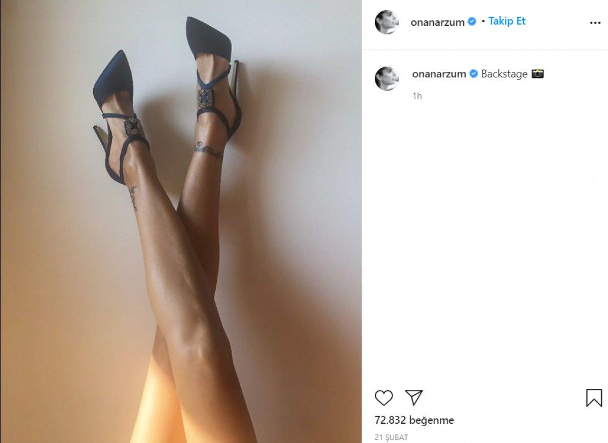 Arzum Onan'dan bacak pozu eleştirilerine yanıt