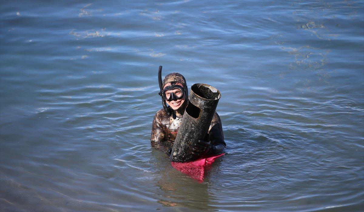 Bodrum'da dalgıçların yaptığı deniz dibi temizliğinde bir ton atık toplandı