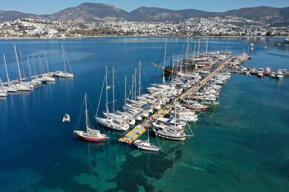 Bodrum'da dalgıçların yaptığı deniz dibi temizliğinde bir ton atık toplandı