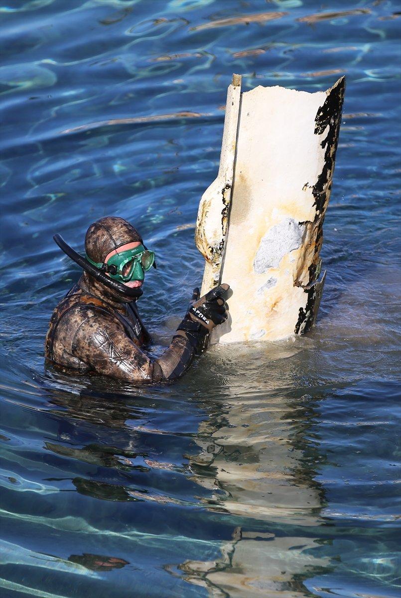 Bodrum'da dalgıçların yaptığı deniz dibi temizliğinde bir ton atık toplandı