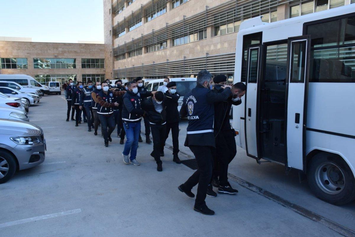 Antalya'da suç çetesi çökertildi