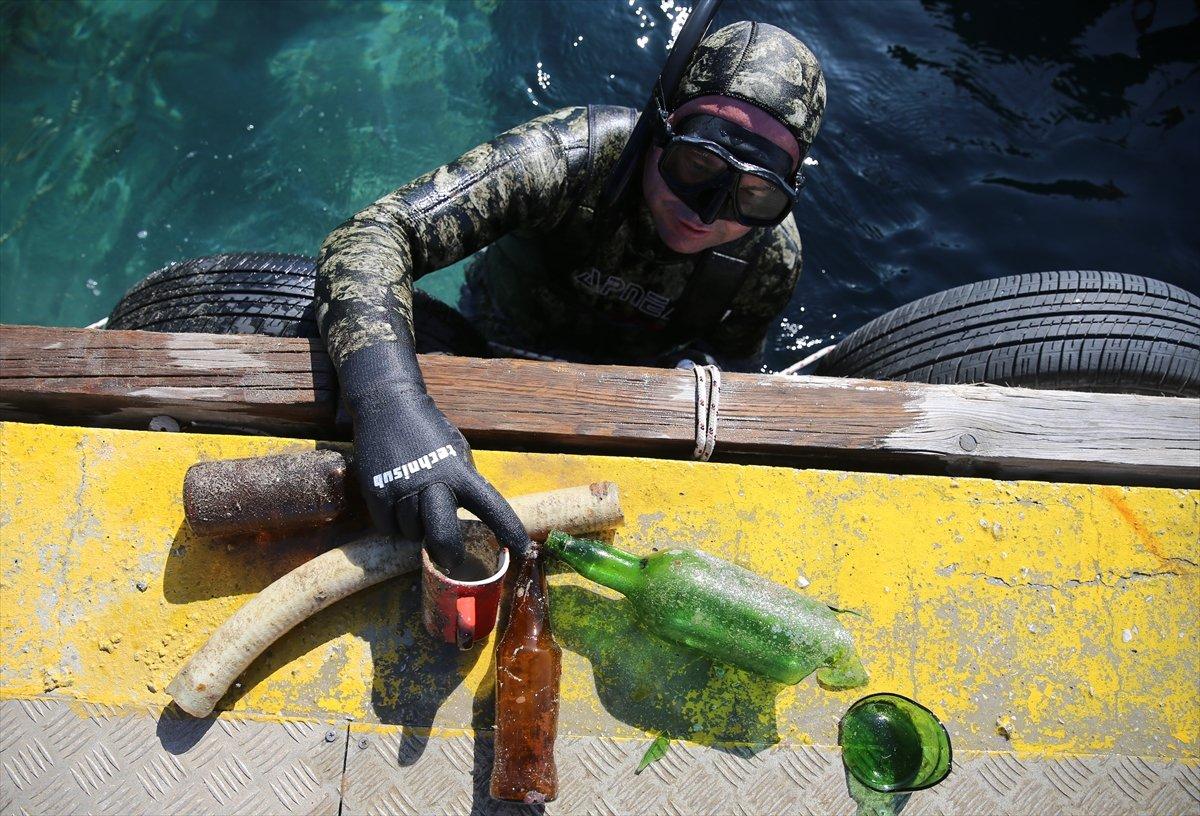 Bodrum'da dalgıçların yaptığı deniz dibi temizliğinde bir ton atık toplandı