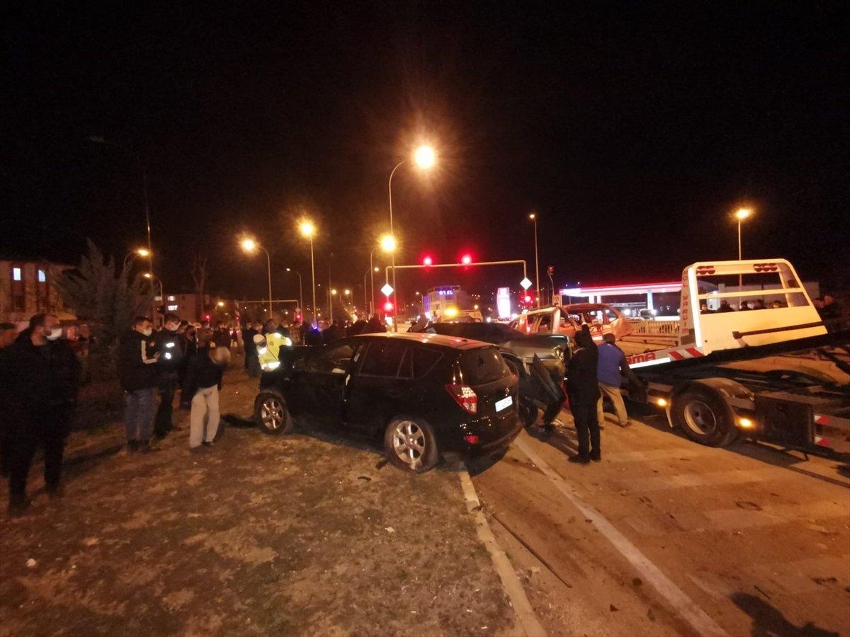 Afyonkarahisar'da zincirleme kaza: 5 yaralı