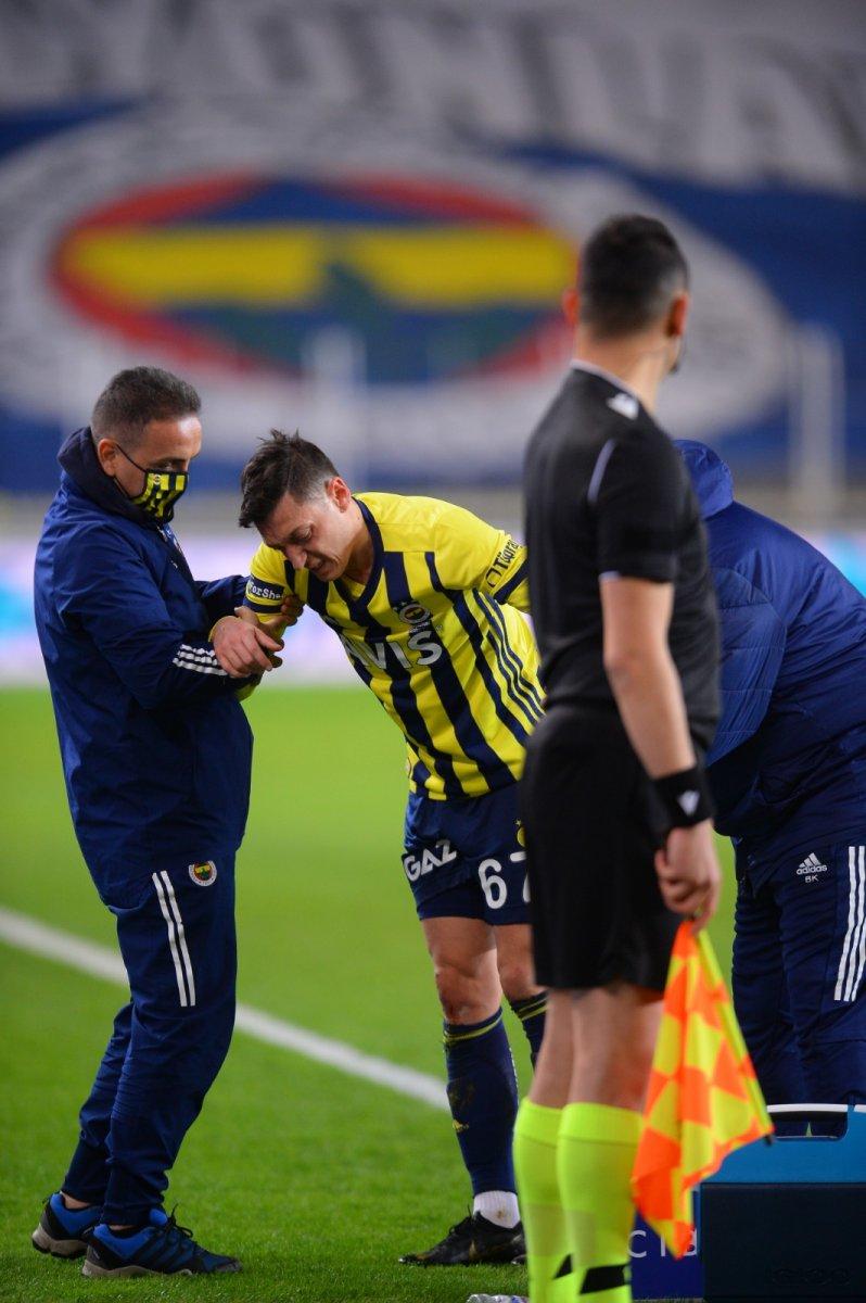 Mesut Özil'den sakatlık açıklaması: Çok üzgünüm