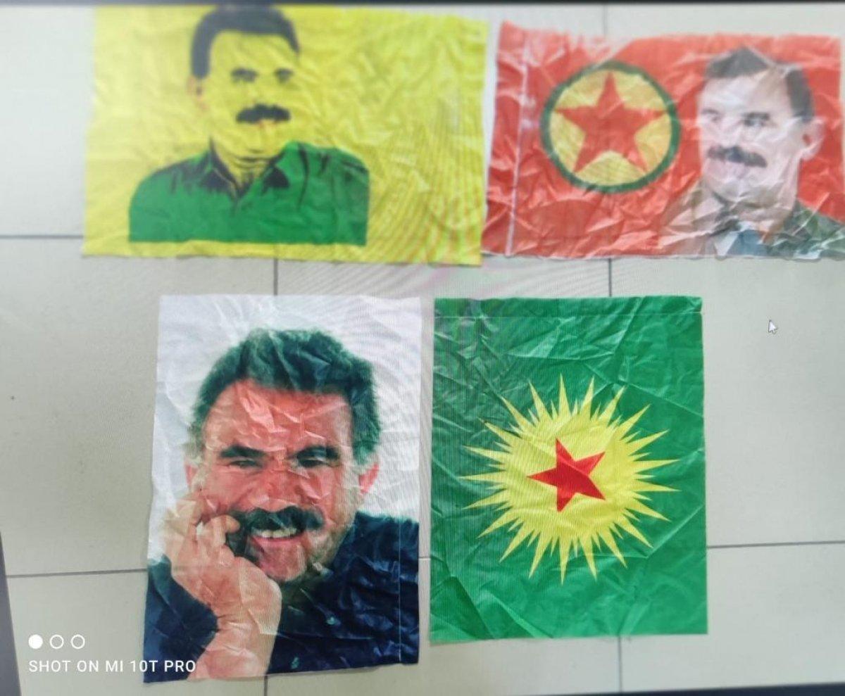 İpekyolu Belediyesi'nin binasında terörist elebaşı Öcalan'ın fotoğrafları ele geçirildi