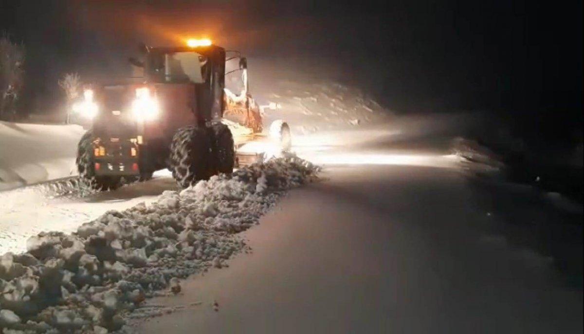 Siirt'te kar yolu kapattı, hamile kadına 1 saatte ulaşıldı