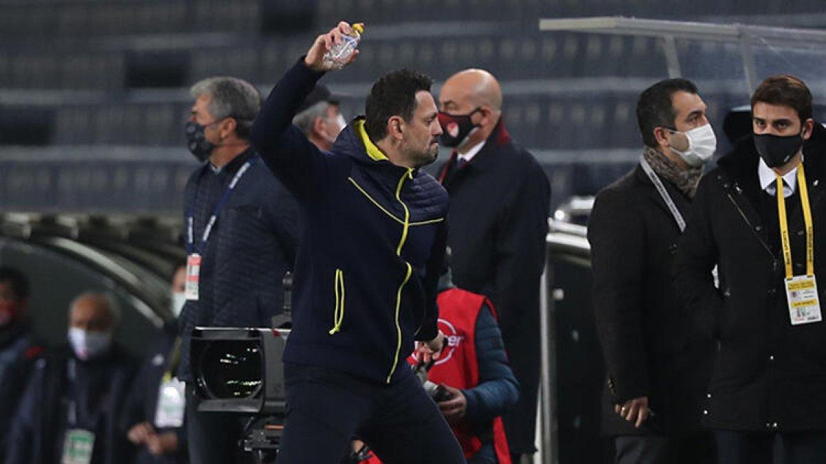 Erol Bulut sinirden su şişesini fırlattı