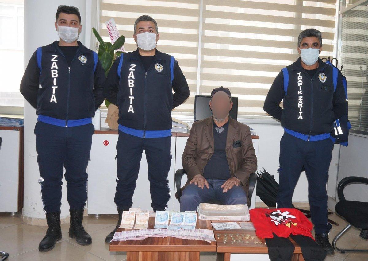 Manisa'da dilencinin üstünden 14 bin lira çıktı