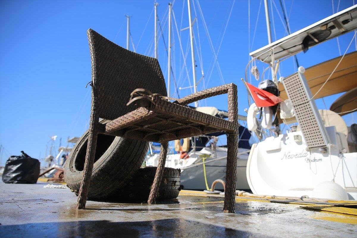 Bodrum'da dalgıçların yaptığı deniz dibi temizliğinde bir ton atık toplandı