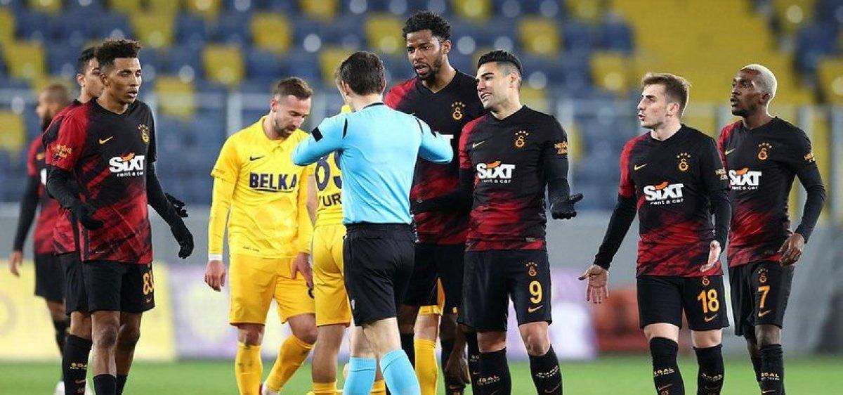 Galatasaraylı futbolculardan yeni seri toplantısı