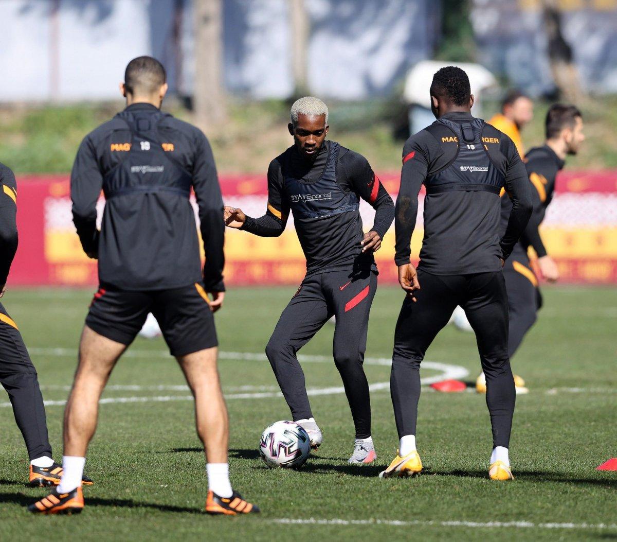 Galatasaraylı futbolculardan yeni seri toplantısı