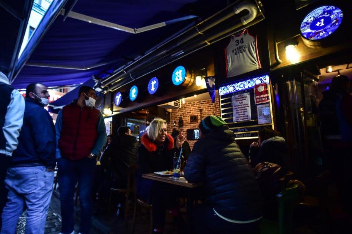 İstiklal Caddesi’nde korona virüs denetimi