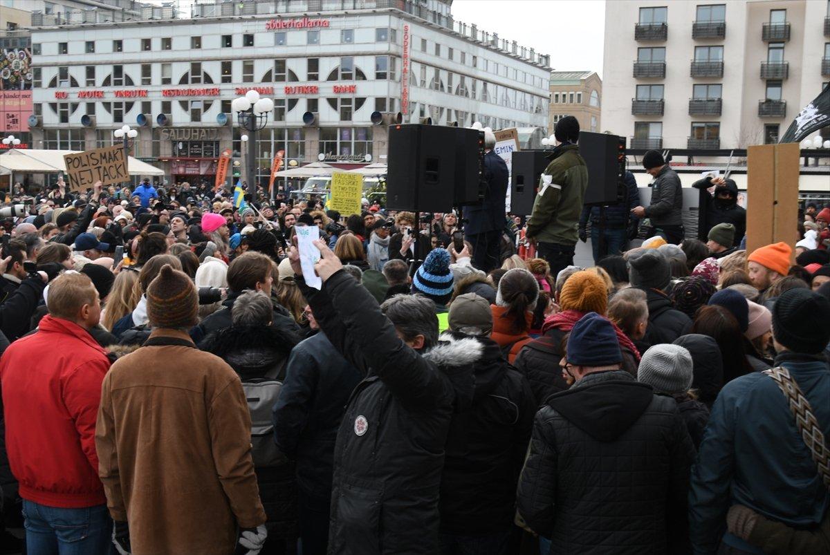 İsveç'te koronavirüs kısıtlamalarına tepki