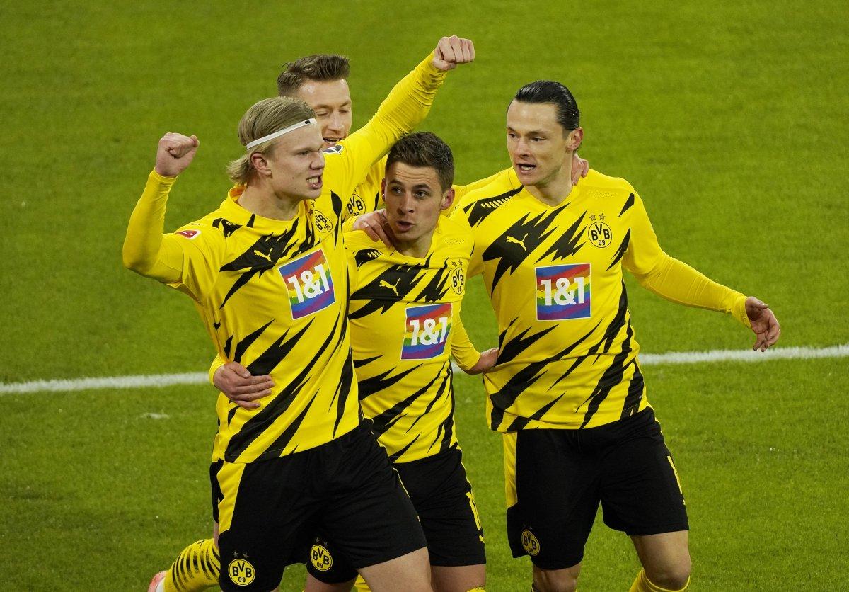 Bayern Münih geriden gelerek Borussia Dortmund'u Levandowski ile yendi