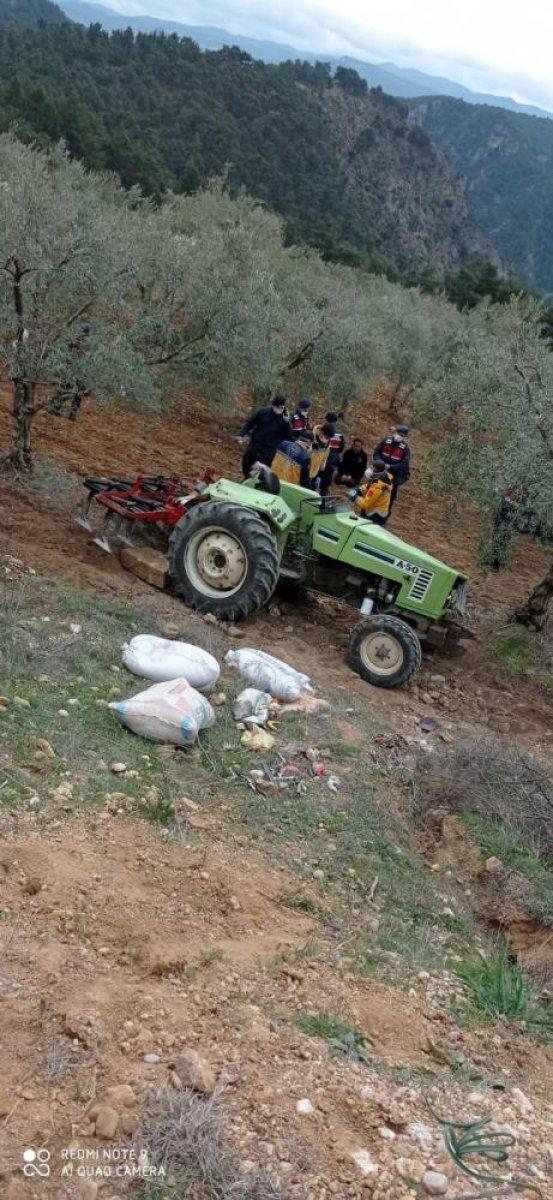 Denizli'de kullandığı traktörün altında kalan çiftçi hayatını kaybetti