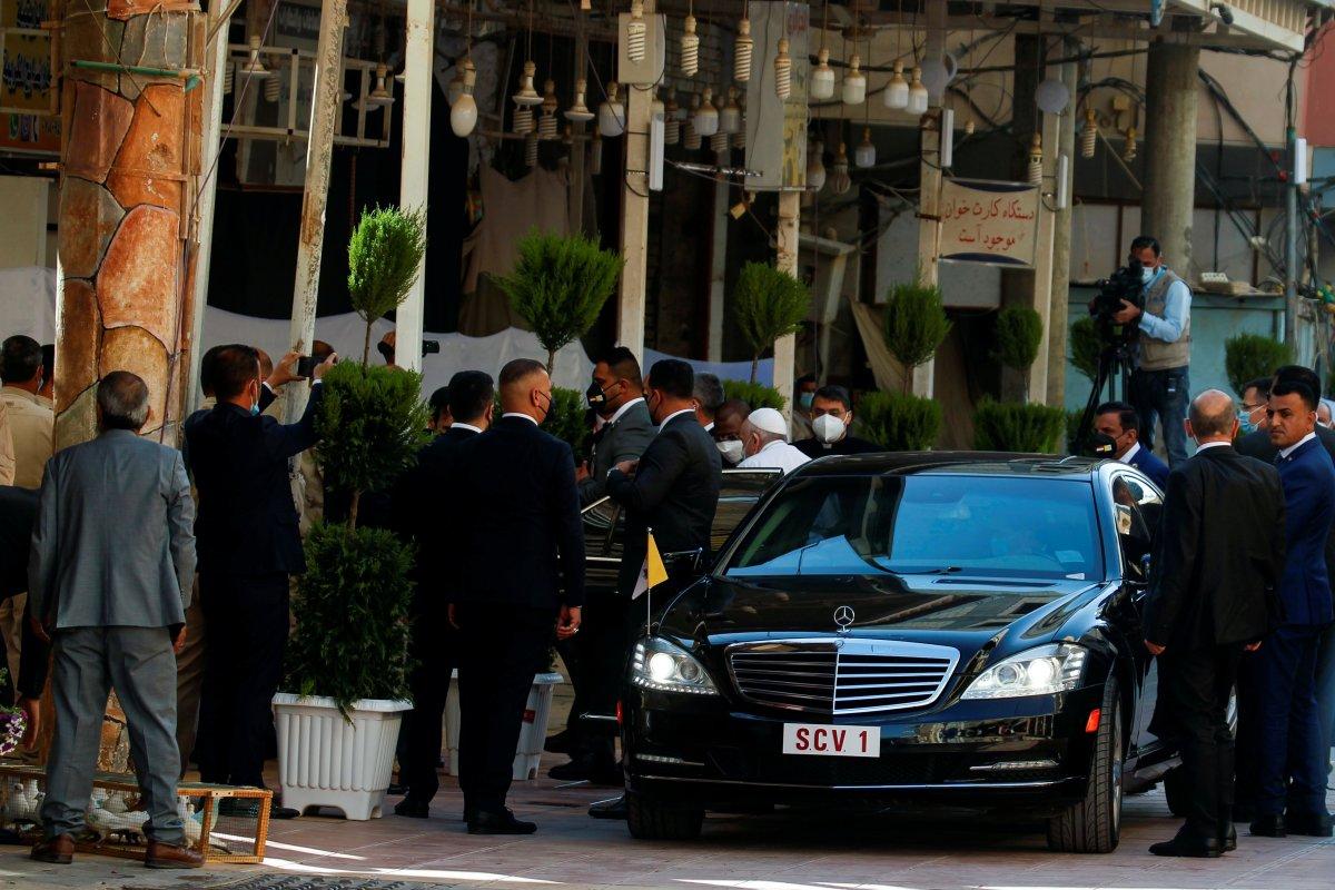 Papa Francis, Irak'ta zırhlı araca bindi
