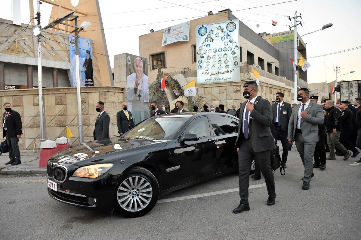 Papa Francis, Irak'ta zırhlı araca bindi