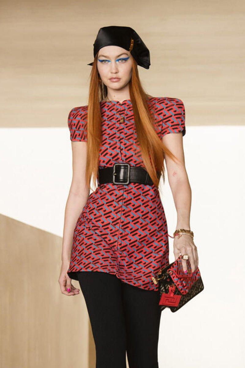 Gigi Hadid, podyuma döndü