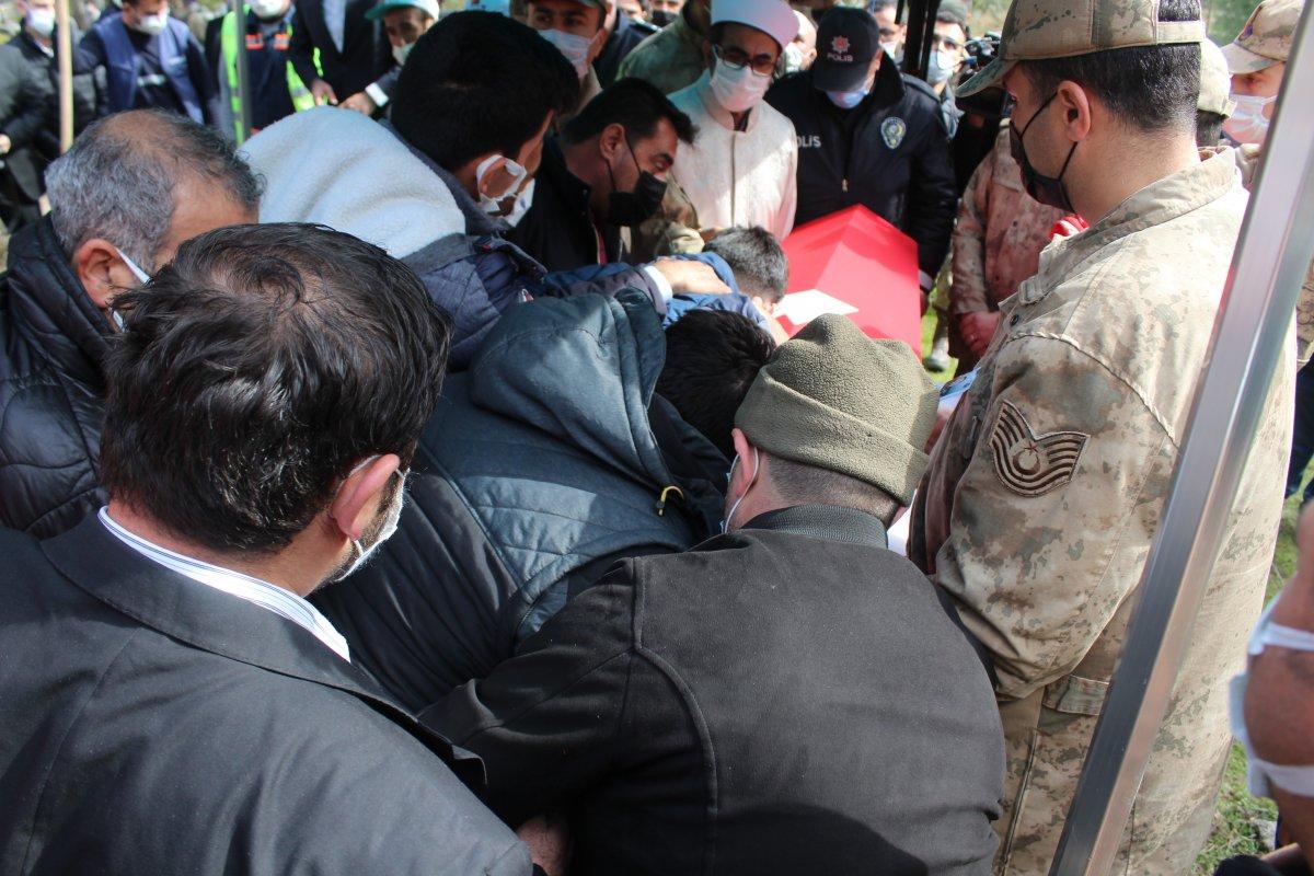 Bitlis şehidi Astsubay Kıdemli Başçavuş Mehmet Demir, son yolculuğuna uğurlandı