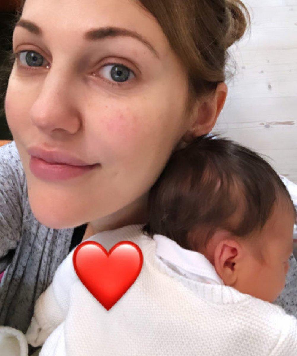 Meryem Uzerli’den doğum sonrası ilk poz