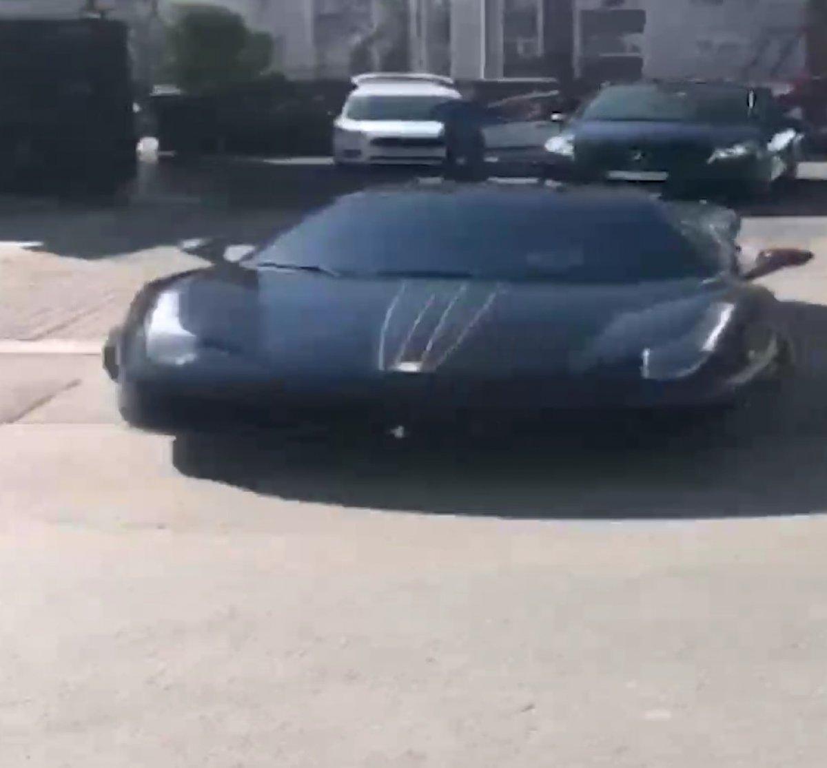 Maltepe'de milyonluk otomobiliyle kaza yaptı