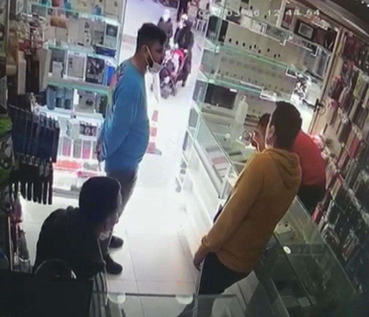 Hatay'da cep telefonu bataryası bomba gibi patladı