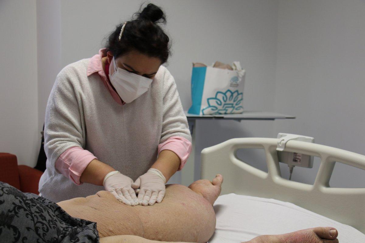 Bursa'daki fil hastası kadın, artık yürüyebiliyor