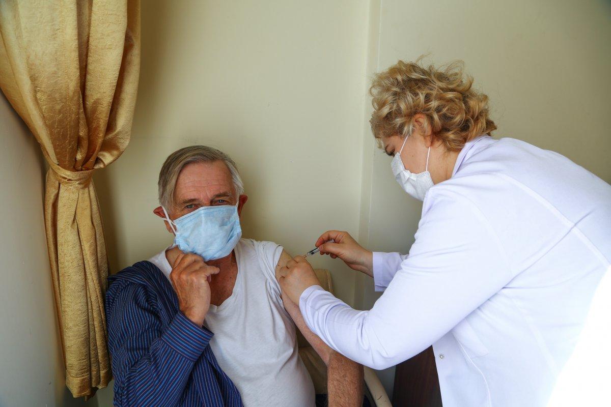 İngiliz hemşireler hükümetin zam teklifini beğenmedi