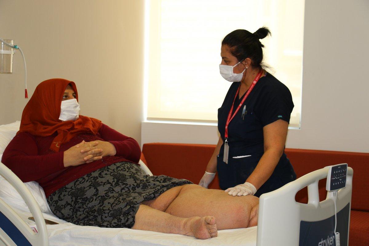 Bursa'daki fil hastası kadın, artık yürüyebiliyor