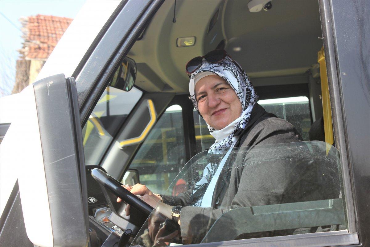 Bursa'da binmeye korktukları kadın şoförün aracının müdavimi oldular