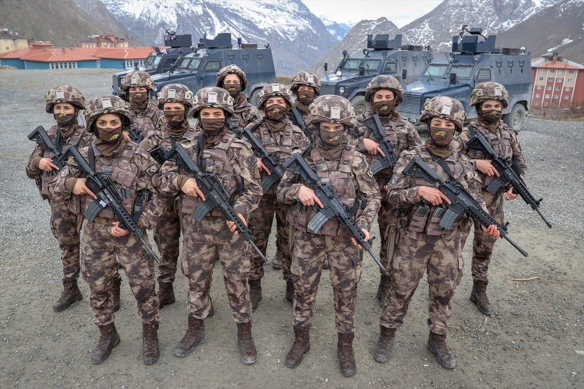 Hakkari'de PKK'nın korkulu rüyası: Kadın özel harekatçılar