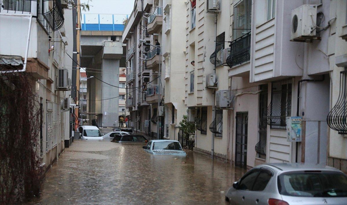 Hazine, İzmir Büyükşehir Belediyesi'nin dış kredi iznini uzattı