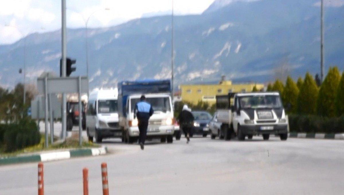 Osmaniye’de zabıtalar kaçan dilencileri kovaladı