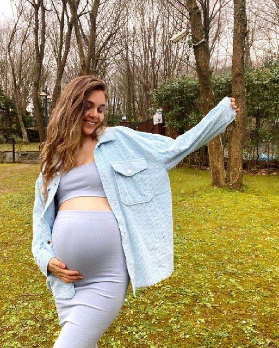 Berfu Yenenler'den 36. hafta pozu