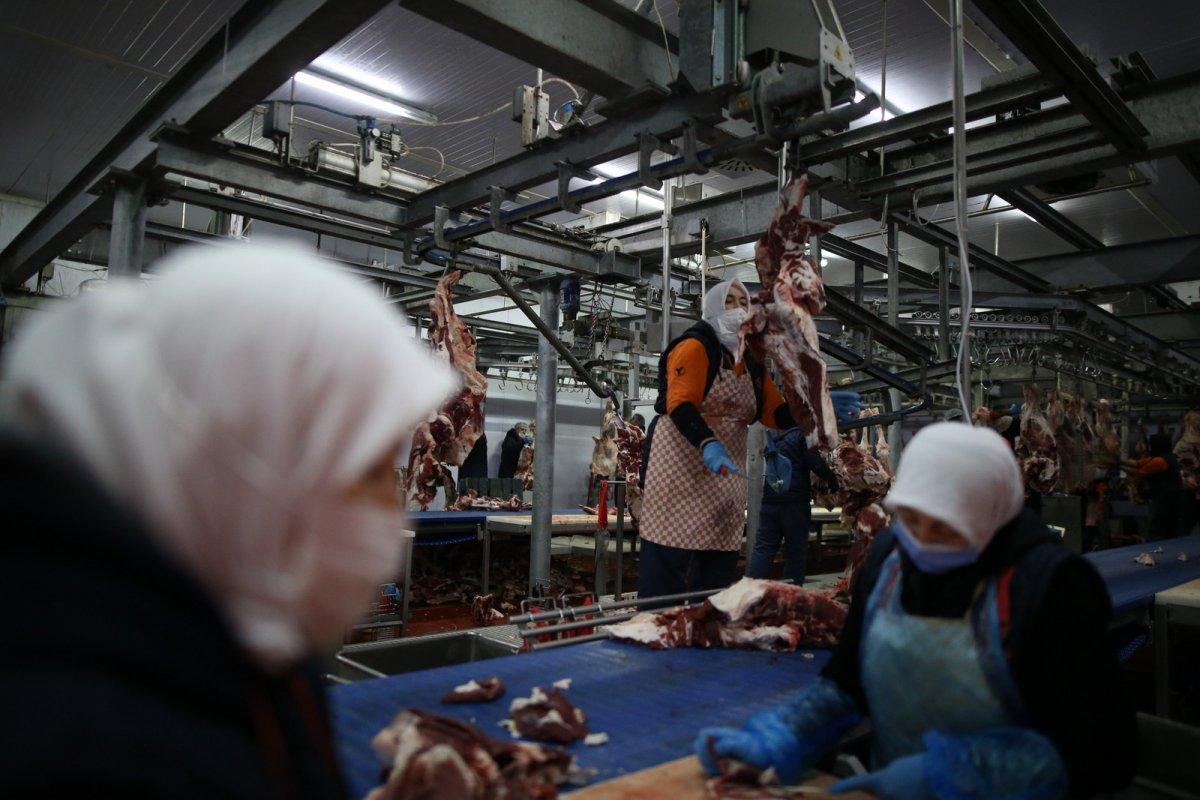 Kadın kasaplar görev başında