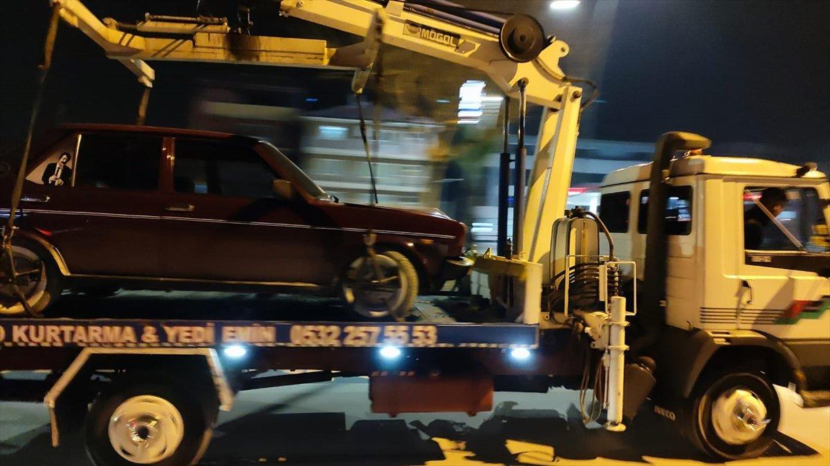 Denizli'de uygulama noktasından kaçıp kağıt toplama çuvalına saklandı