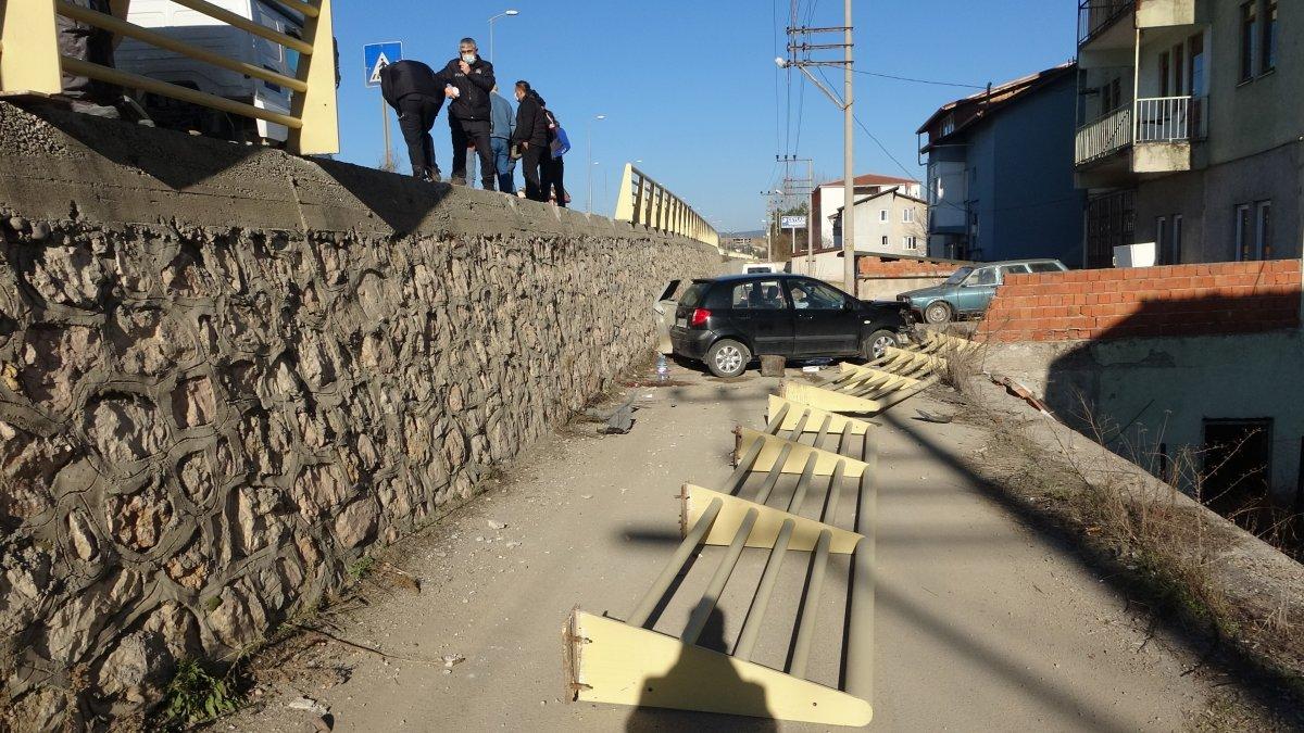 Karabük'te iki otomobil çarpıştı: 2 yaralı