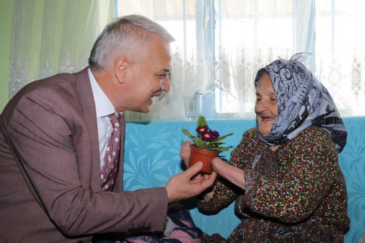 Manisalı Ayşe Nine, 72 yıl önce yaşadığı acı olayı unutamıyor