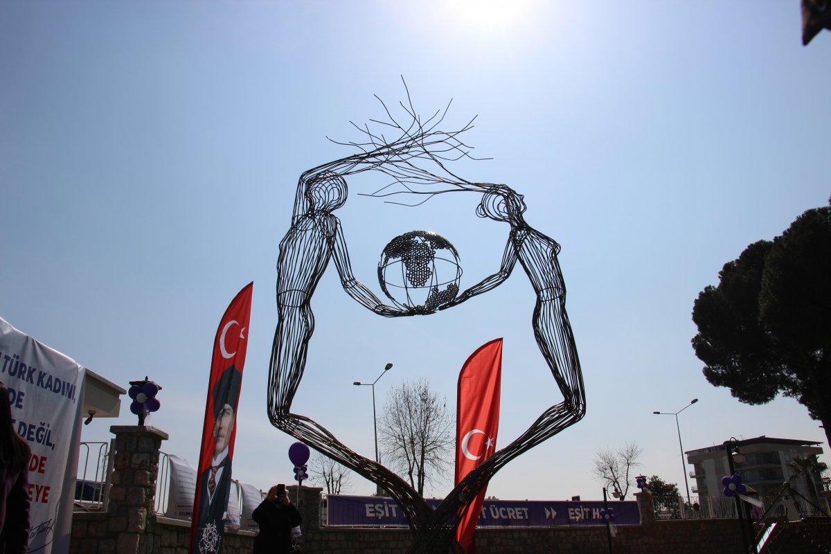 Aydın'da 'Eşitlik' heykeli törenle açıldı
