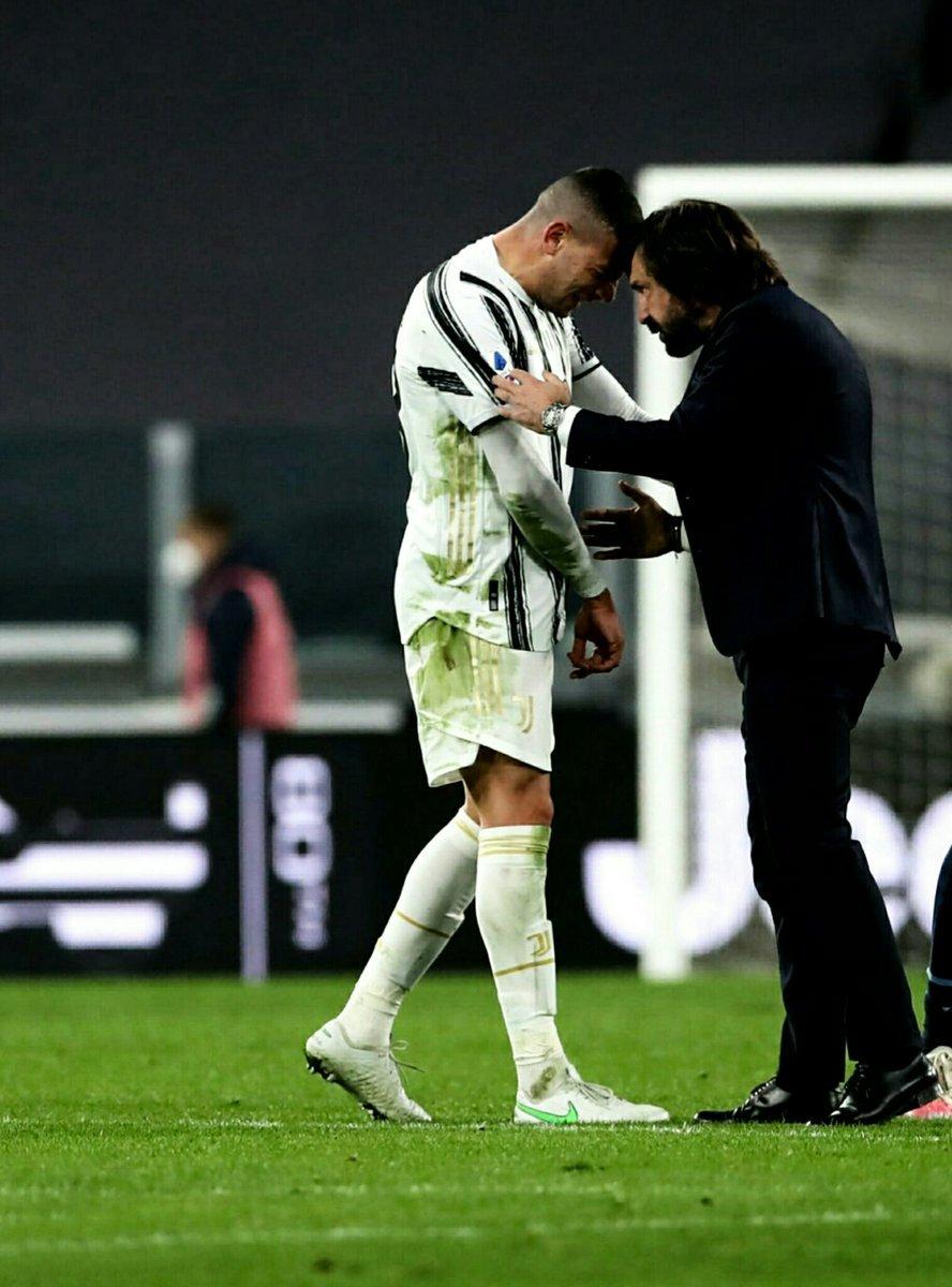 Vedat Muriç'in Merih Demiral'a bakışı olay oldu