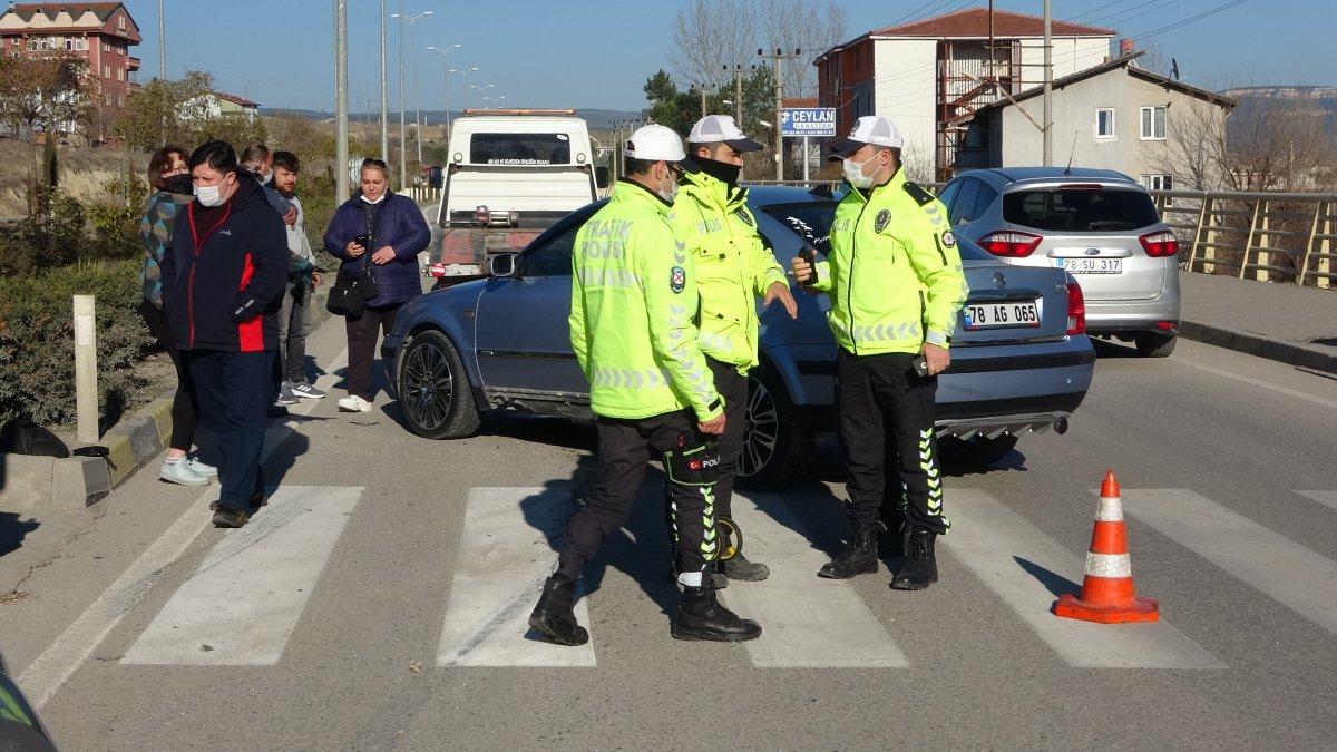 Karabük'te iki otomobil çarpıştı: 2 yaralı