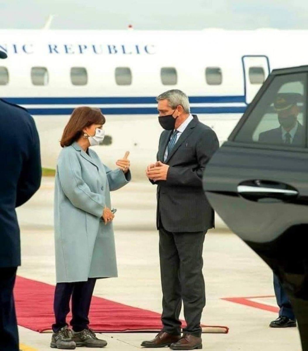 Yunanistan Cumhurbaşkanı ayakkabısıyla tepki çekti