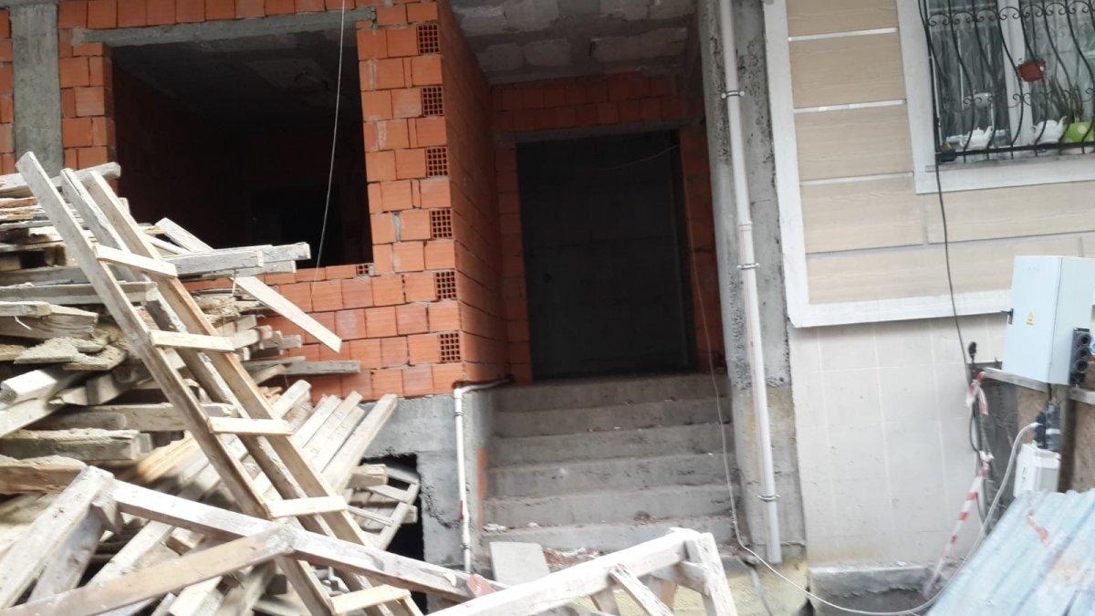 Sultangazi'deki dubleks evden bilezik çalan hırsızlar kamerada