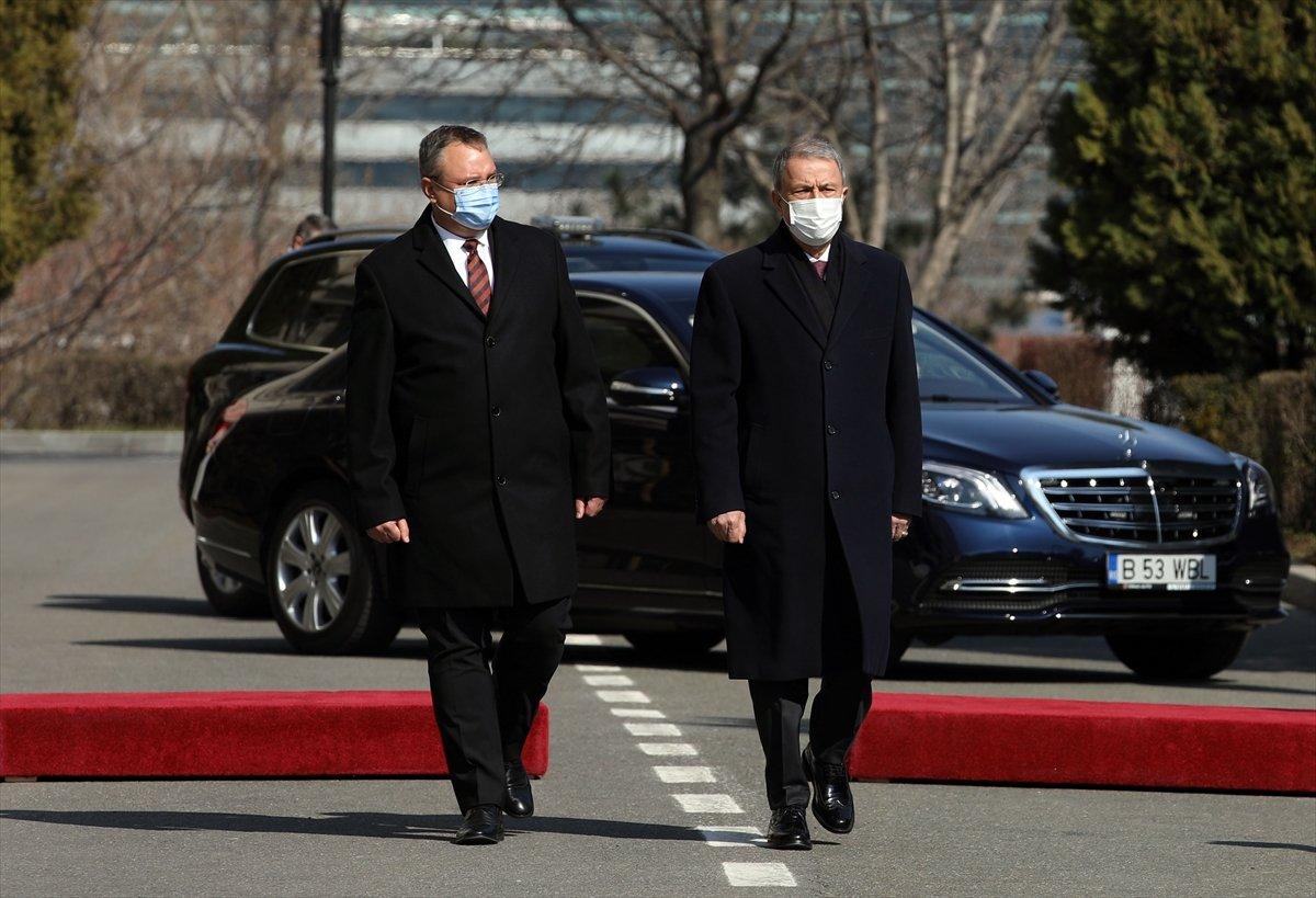 Hulusi Akar, Romanya’da mevkidaşı ile görüştü