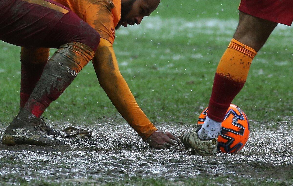 Türk futbolunun zemin sorunu